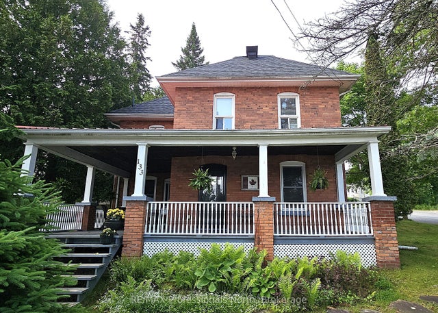 133 Main Street W, Huntsville