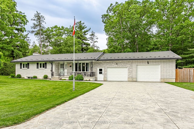 10211 Lakeview Avenue, Lambton Shores