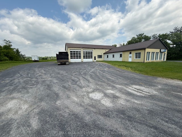 17295 Valade Road, South Stormont