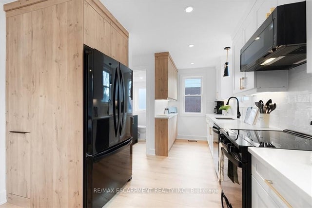 94 West 32nd Street, Hamilton