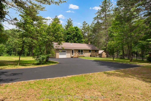 32 Papineau Lake Road, Hastings Highlands
