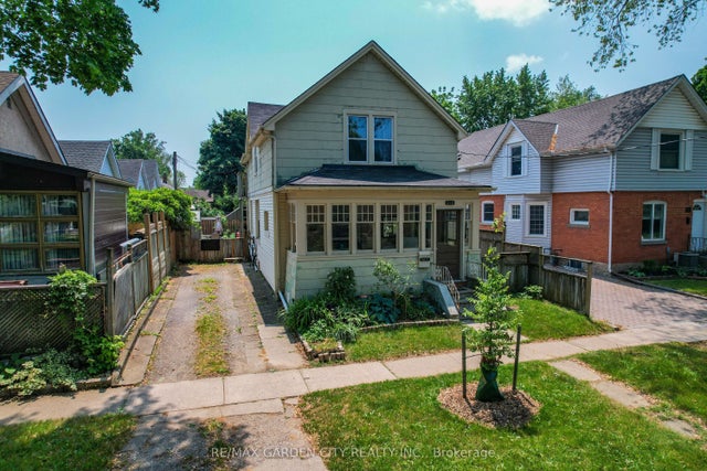 218 Russell Avenue S, St. Catharines