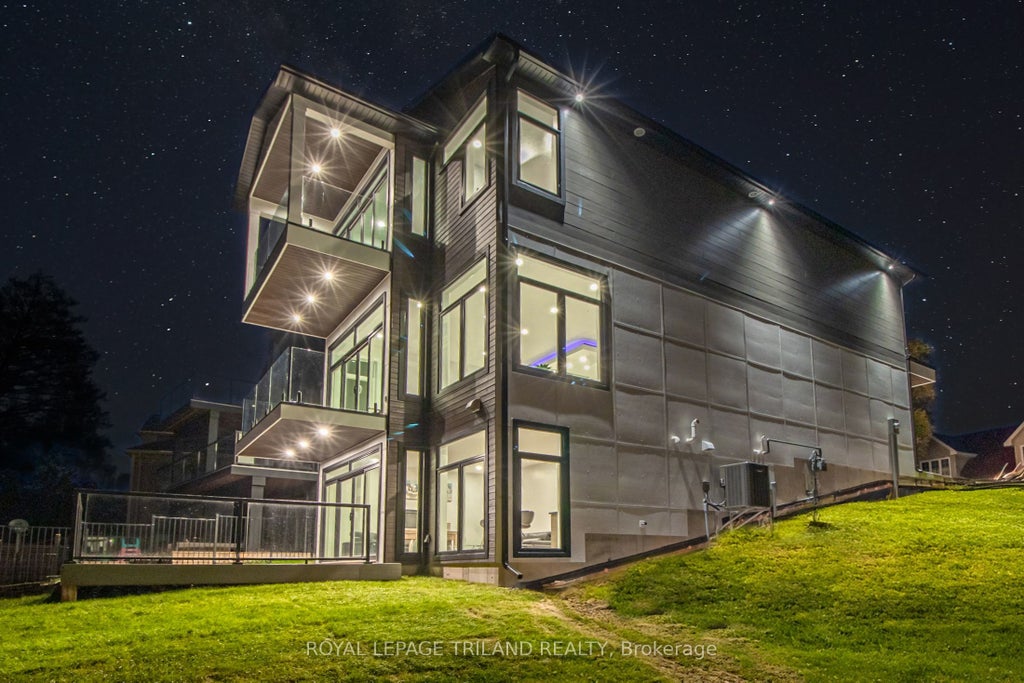 29 Sauble River Road, Lambton Shores