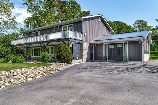 11807 Loyalist Parkway, Prince Edward County