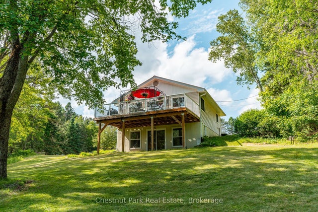 1054 Green Lake Road, Algonquin Highlands
