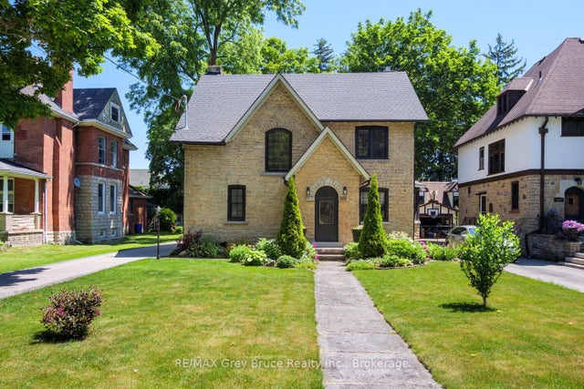 1075 4th Avenue W, Owen Sound