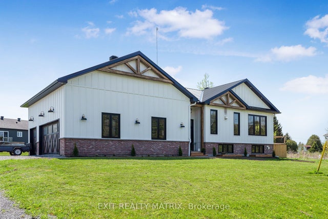 2725 Mclean Court, North Stormont