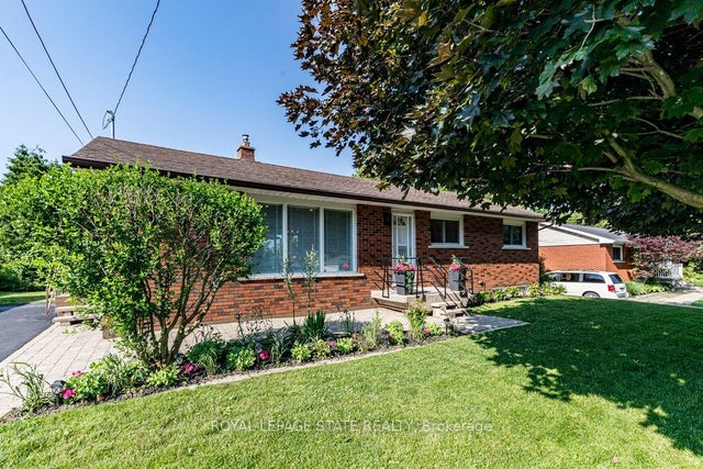 8477 Dickenson Road E, Hamilton