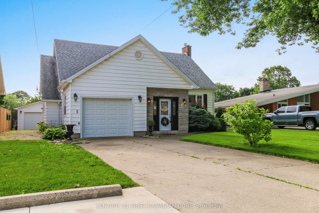 26 Grand Avenue, Chatham-Kent