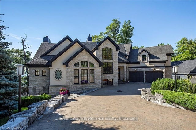 1618 St Lawrence Avenue, Kingston