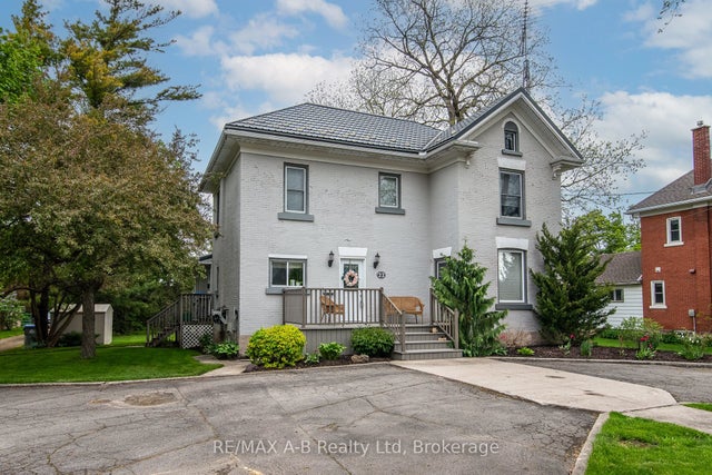 22 Mill Street E, Perth East