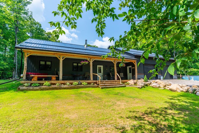 2430 Hadlington Road, Highlands East