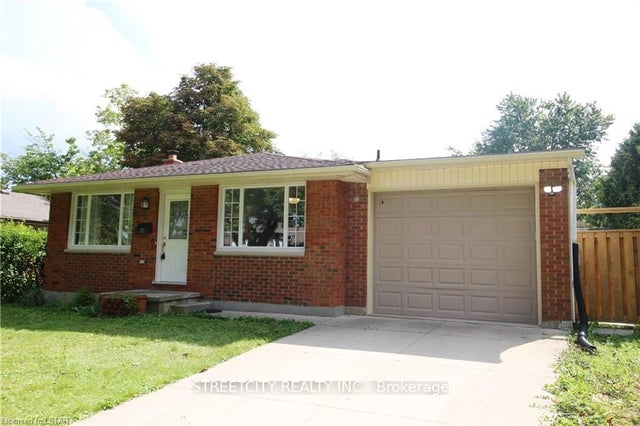 102 Paperbirch Crescent, London North