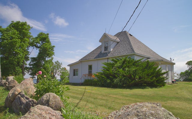 10 Front Road, Frontenac Islands