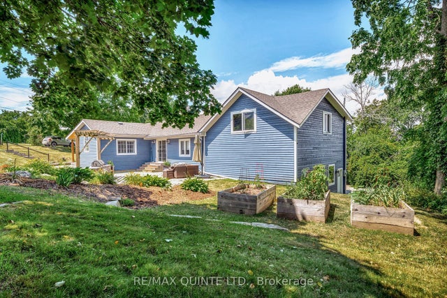 14 Eastern Avenue, Prince Edward County