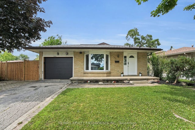 105 Fennell Crescent, London South