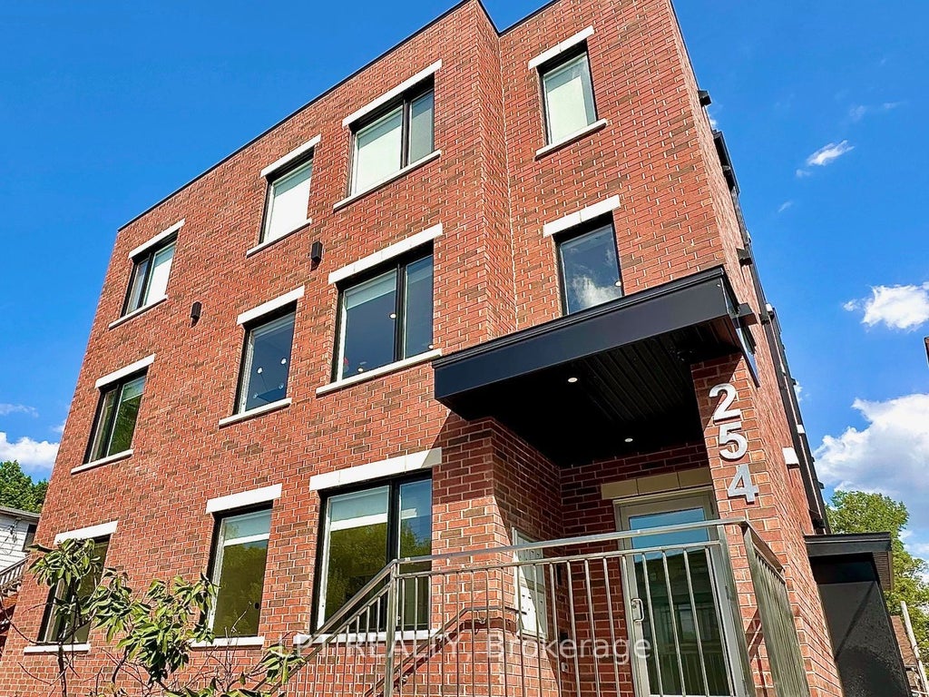 254 Garneau Street 1, Vanier and Kingsview Park