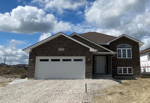 384 Hemlock Lane, Lakeshore