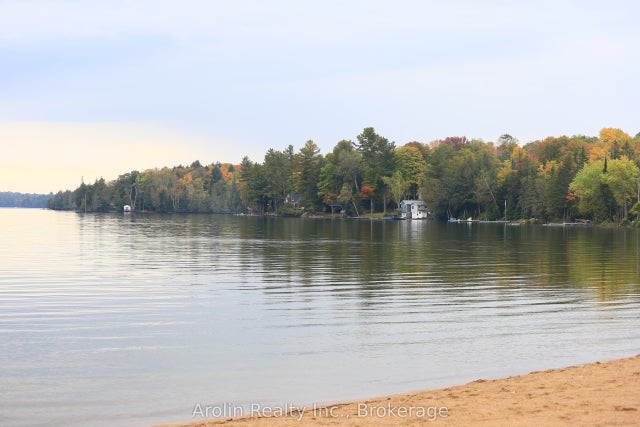 9 Woods Bay Road, North Kawartha