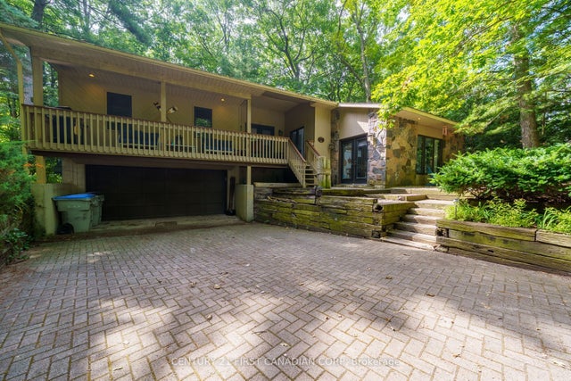 10285 Pines Parkway, Lambton Shores