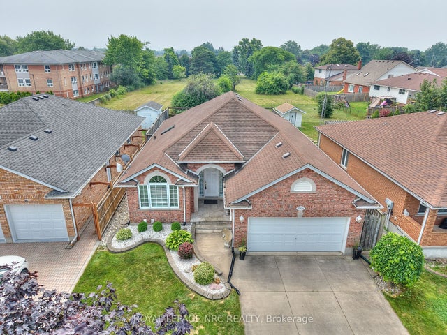 7926 Foxe Drive, Niagara Falls