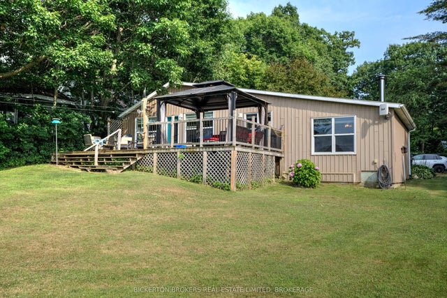 70 Kerry Point Road, Leeds and the Thousand Islands