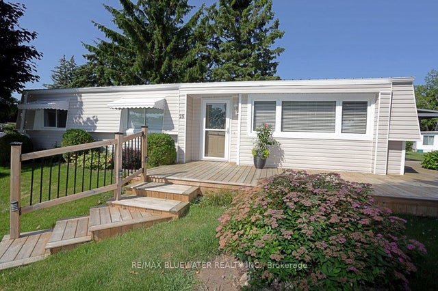 25 Maple Grove Court E, South Huron