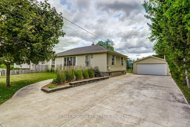 98 Merritt Parkway, Port Colborne