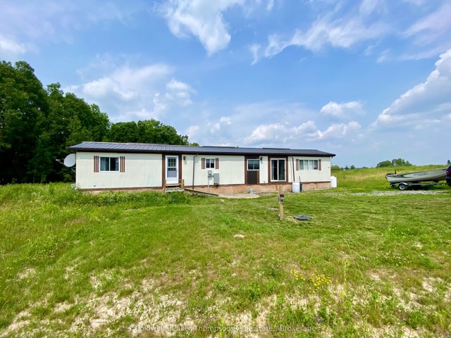 28 Hilltop Road S, Parry Sound Remote Area