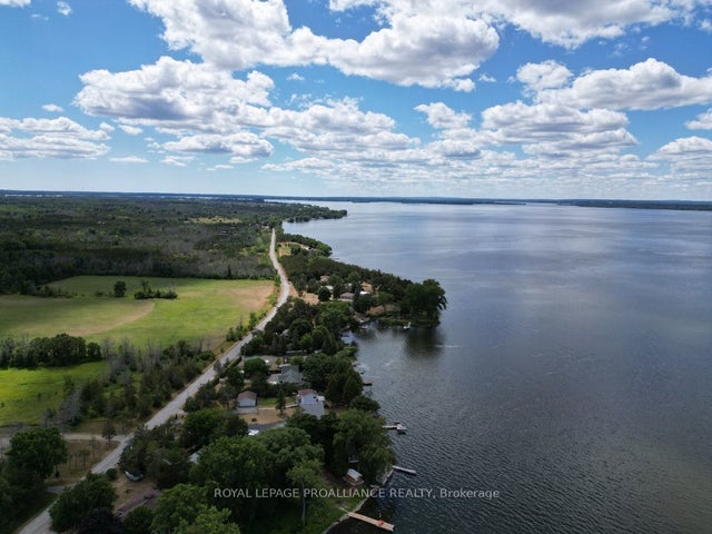1692 North Big Island Road, Prince Edward County