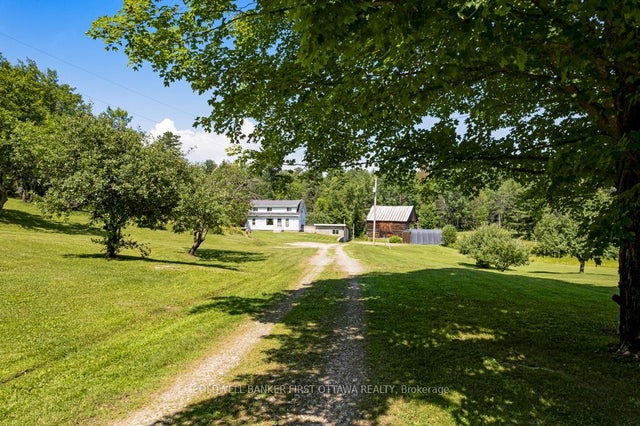 9252 Highway 511 Road, Lanark Highlands