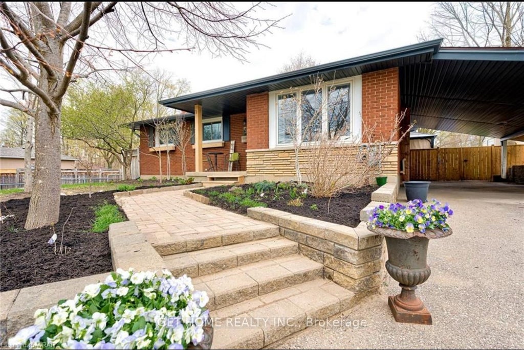 33 Renwick Avenue, Cambridge