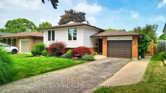 44 Royal Orchard Crescent, St. Catharines