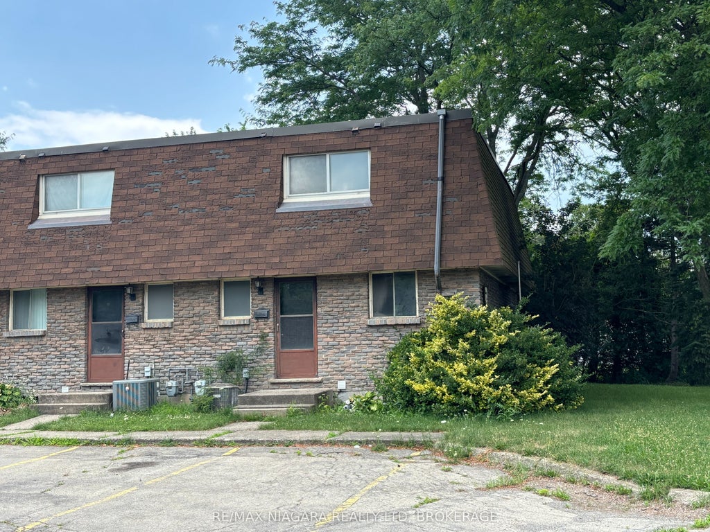 21 Woodlawn Road 12, Welland