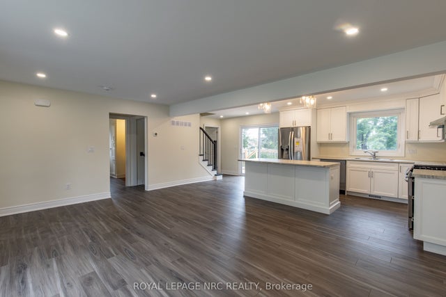 88 Merritt Parkway N, Port Colborne