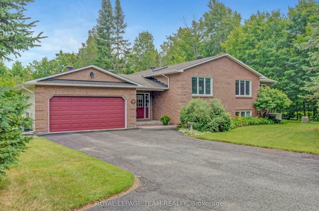 1043 County Rd 44 Road E, North Grenville