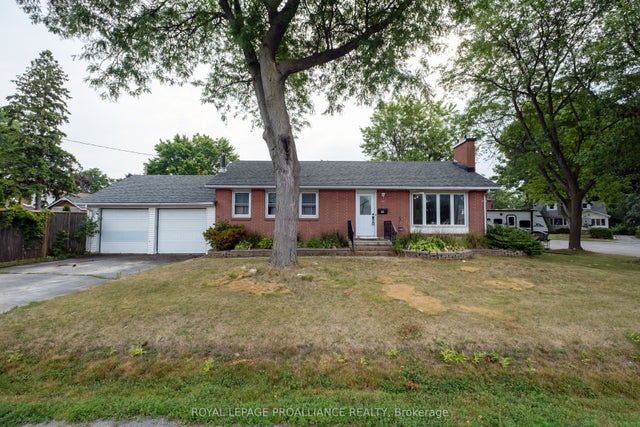 17 Woodland Acres, Belleville