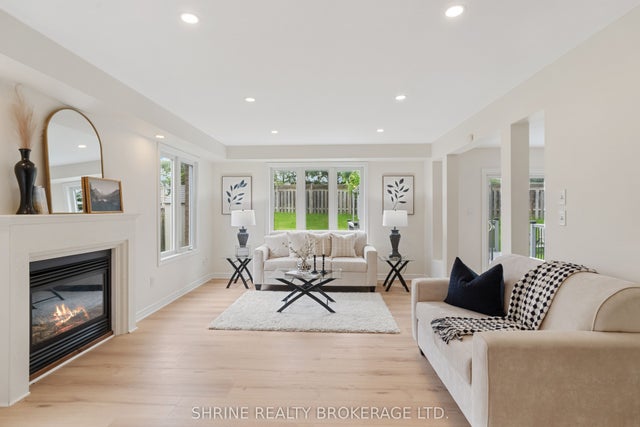 899 Bradshaw Crescent, London North