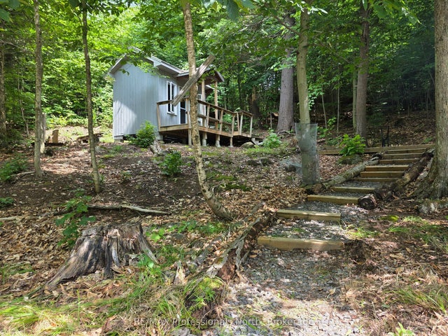 208 North Bay Lake Road, Perry