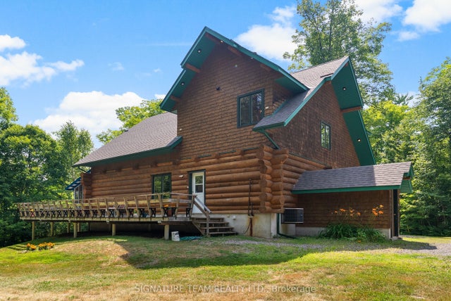 800 Woito Station Road, Laurentian Valley