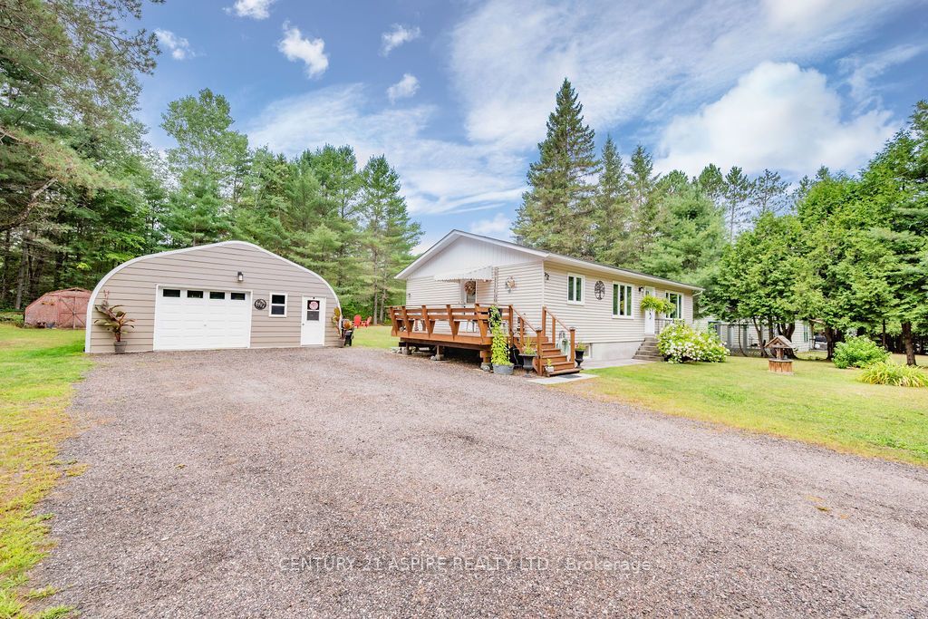 2026 Old Moore Lake Road, Laurentian Hills