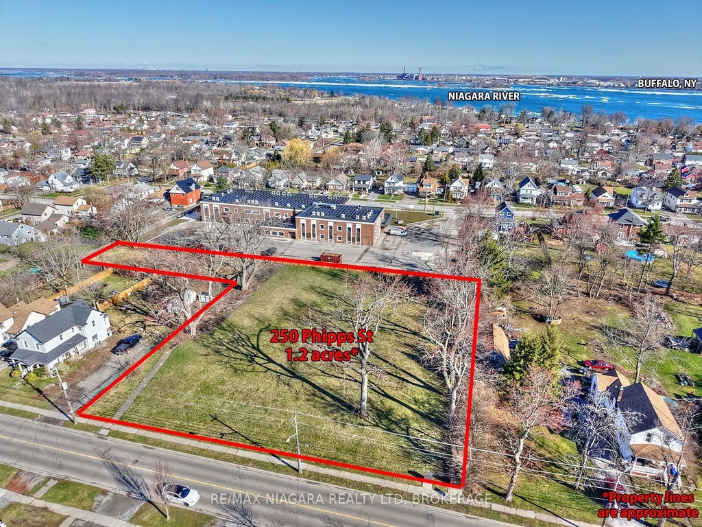 250 Phipps Street, Fort Erie