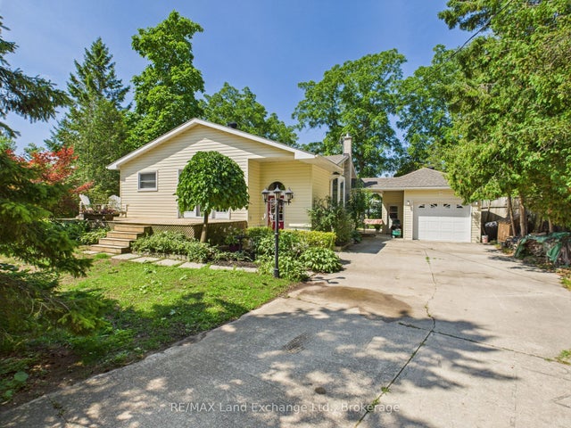 213 Huron Rd, R. R. #1 Road, Huron-Kinloss