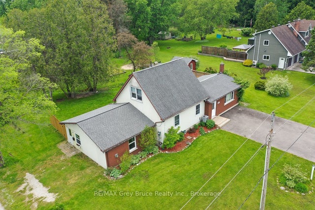 864 16th Street W, Georgian Bluffs