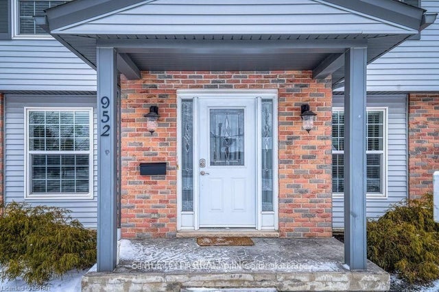 952 Farnham Road W Basement, London South