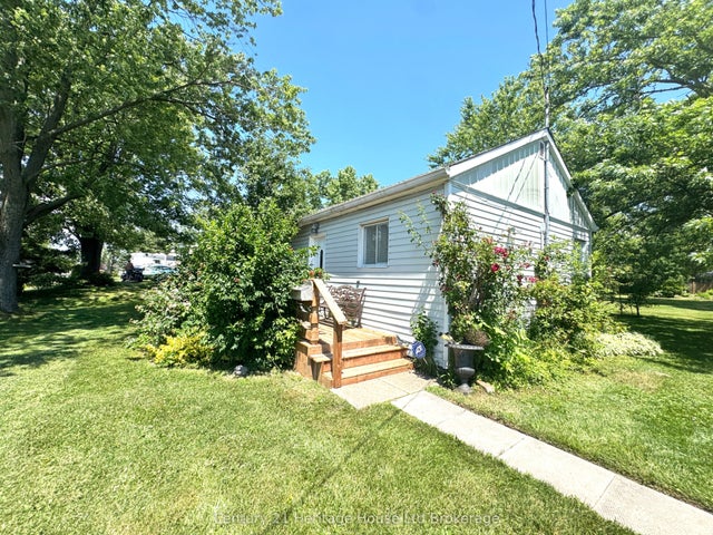 369 Riverside Drive, Welland
