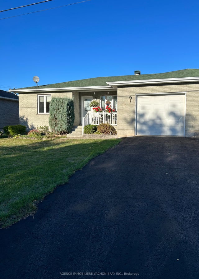 53 Sandfield Avenue N, North Glengarry