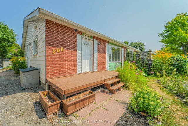 208 Old Colony Road E, Kanata