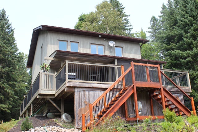 1082 Green Lake Road, Algonquin Highlands