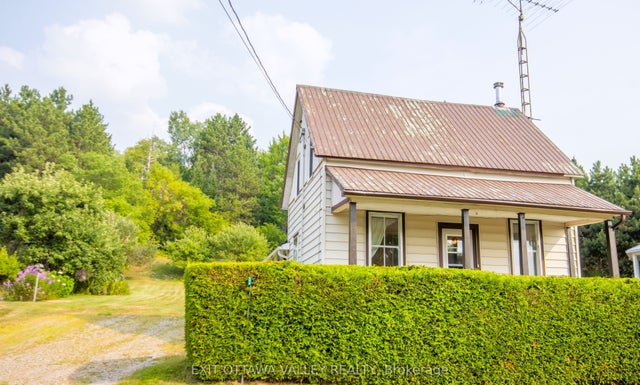 53 Burchat Street, Madawaska Valley